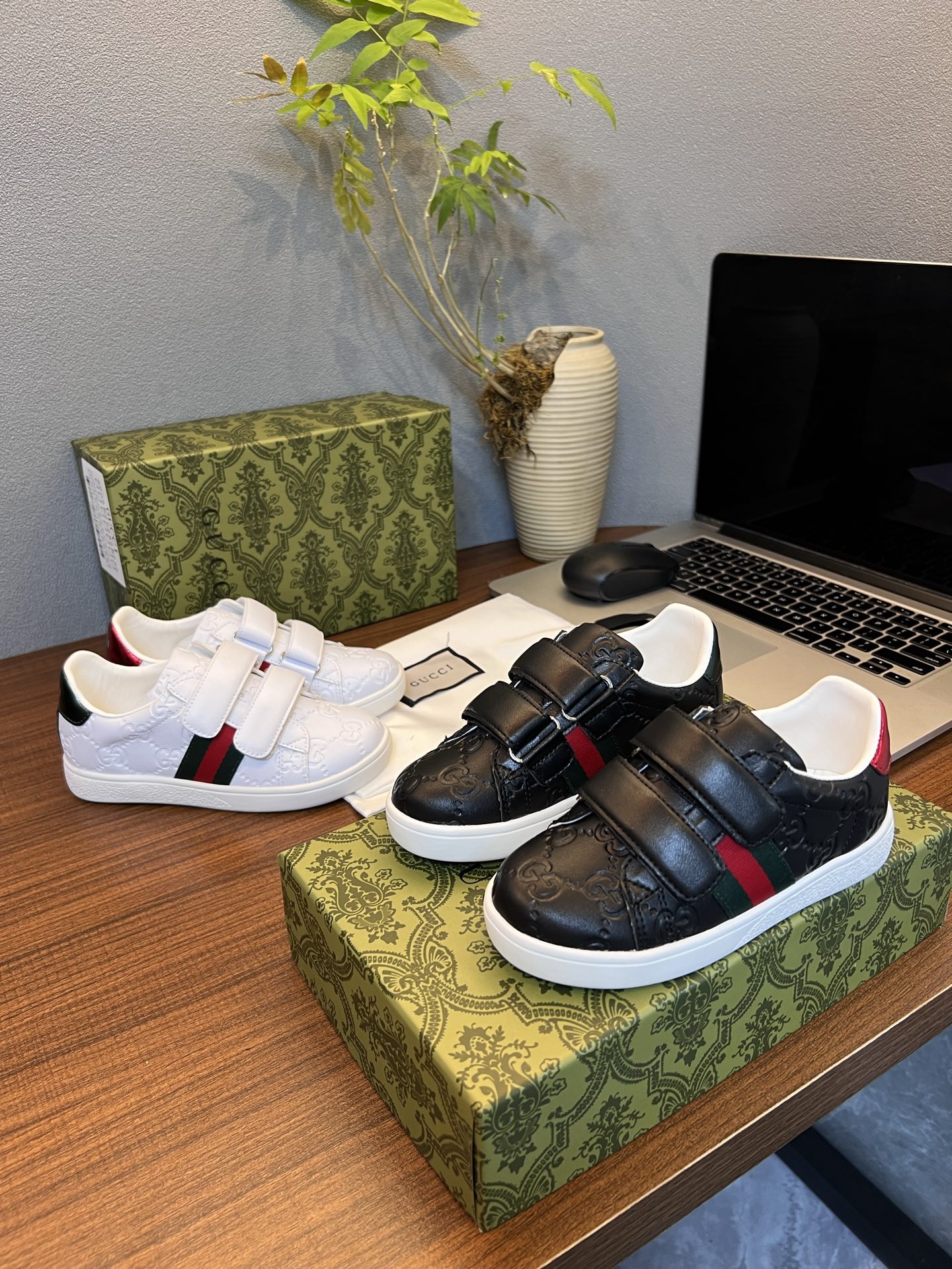 Children's shoes child